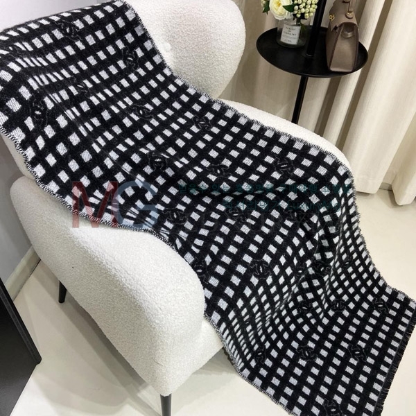 *  ÷ CH82113145-1