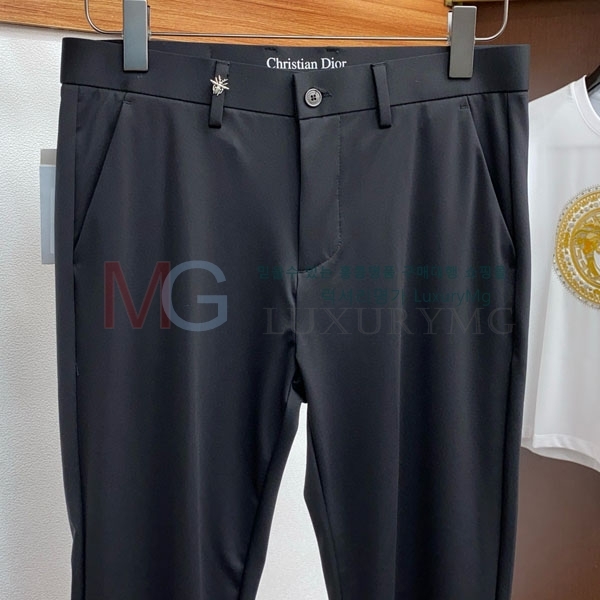    DR880670