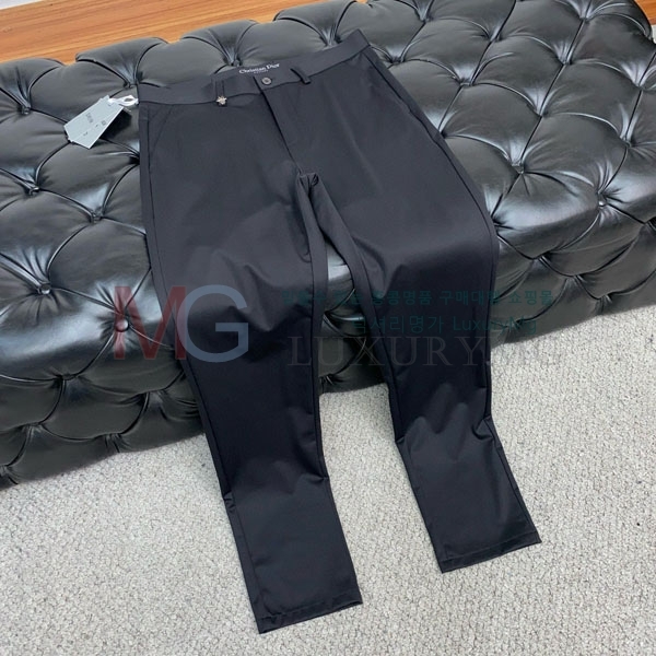    DR880670