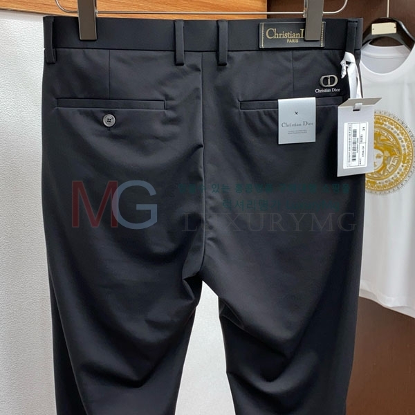    DR880670