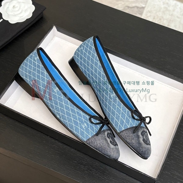 * ÷  AA80F661-4