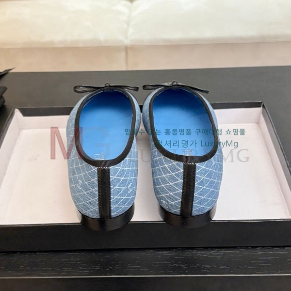 * ÷  AA80F661-4