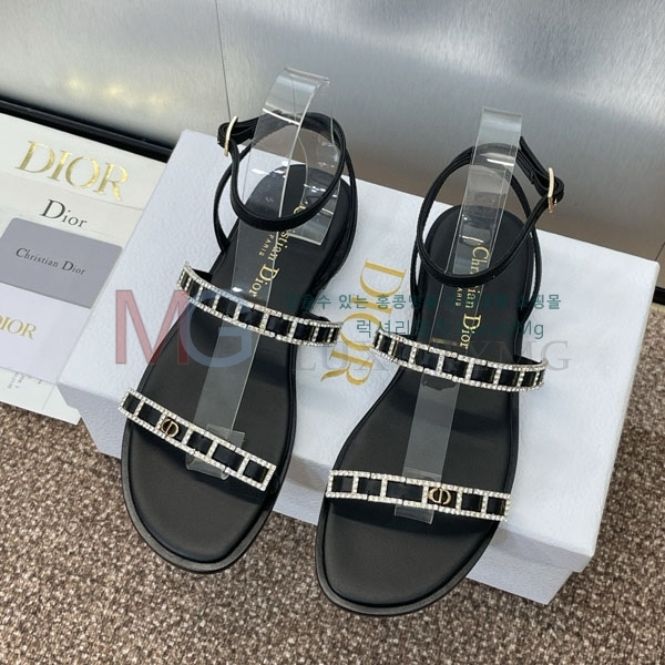   Attitude  MZ225880-1