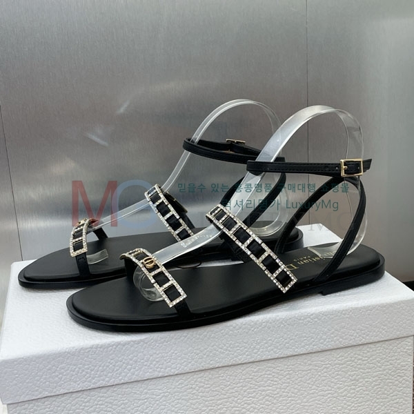   Attitude  MZ225880-1