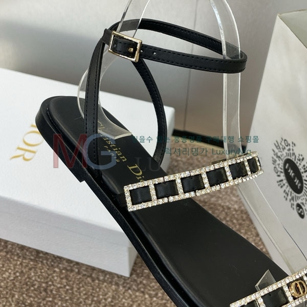   Attitude  MZ225880-1