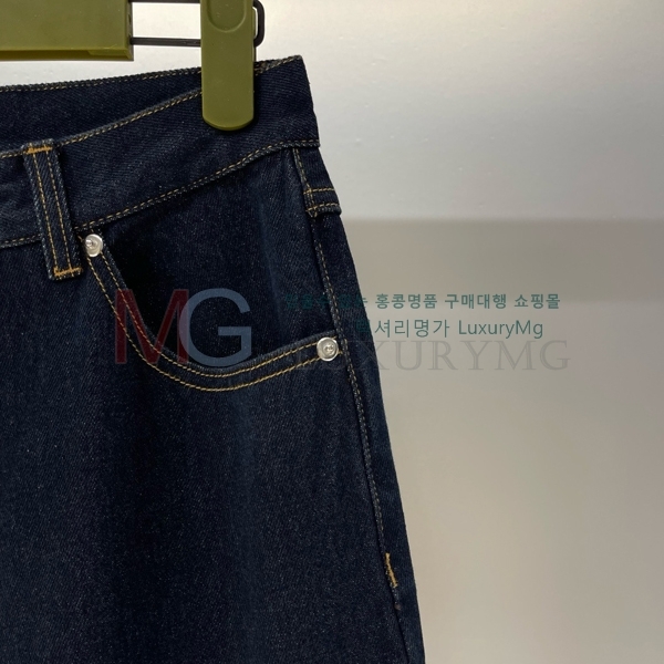   û GU3165437