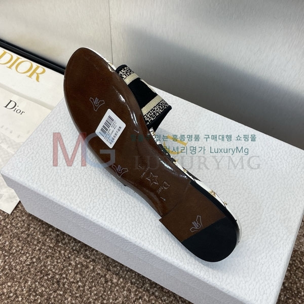   DR8990221-2