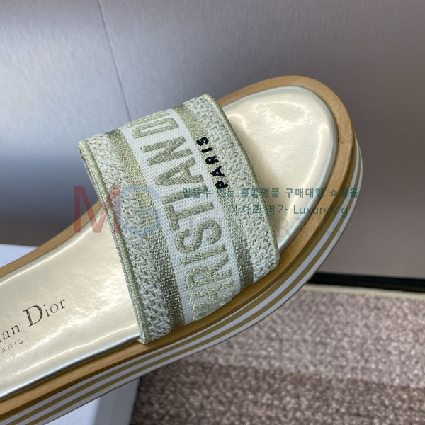     DR8992210