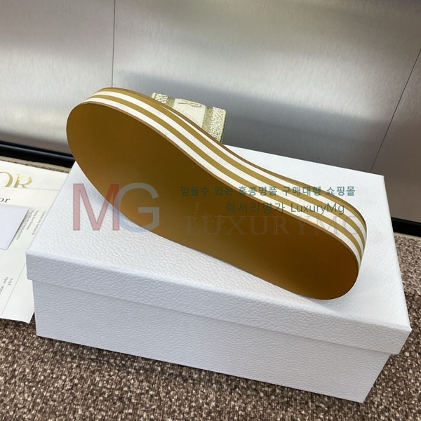     DR8992210