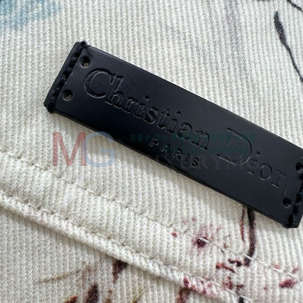   Ŷ DA861680