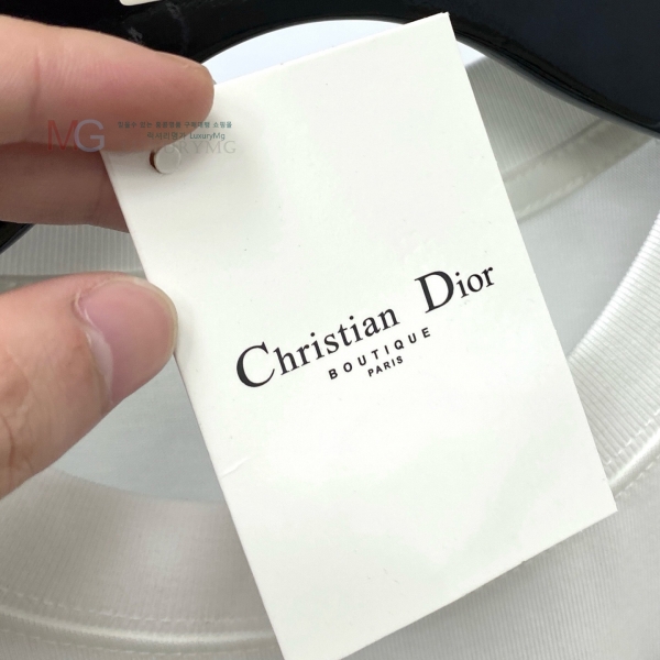    Ƽ DR4236730-1