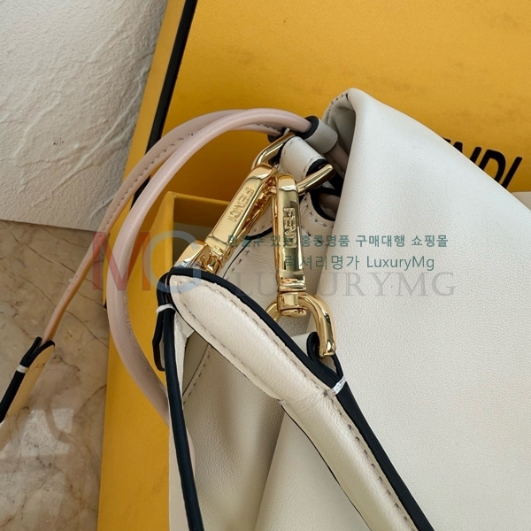    ̵ F8833-4