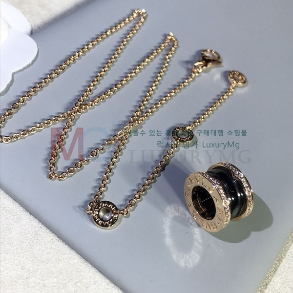 Ұ   B5604410