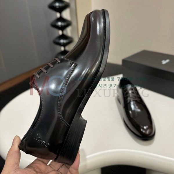 ζ   YSL56032