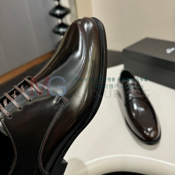 ζ   YSL56032