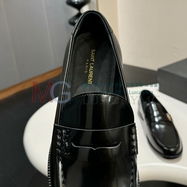 ζ   YSL56033