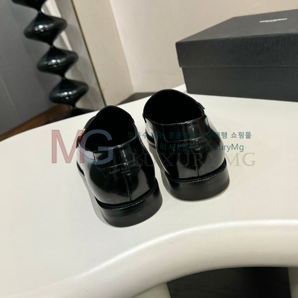 ζ   YSL56033