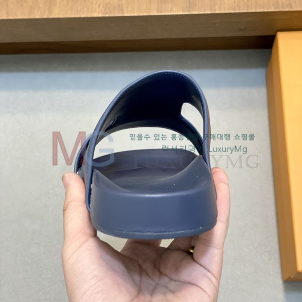 ̺   4LV2405511