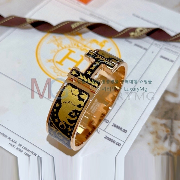 ޽  HE0678749-2