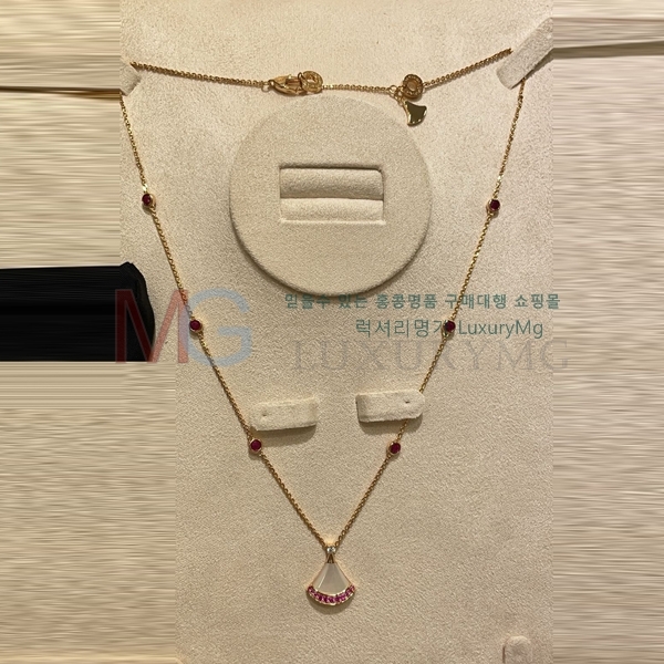 Ұ  B5622481