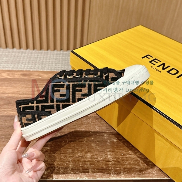   Ŀ F1D32425-1
