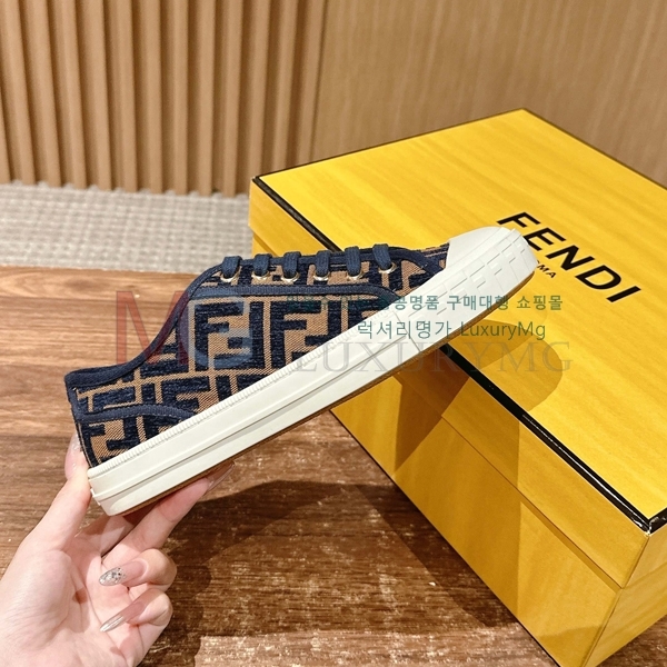   Ŀ F1D32425-3