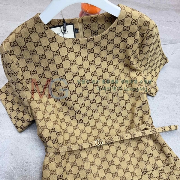   ǽ D252537