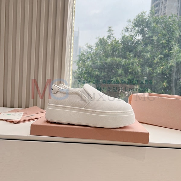  ̿̿  MIU688033-2