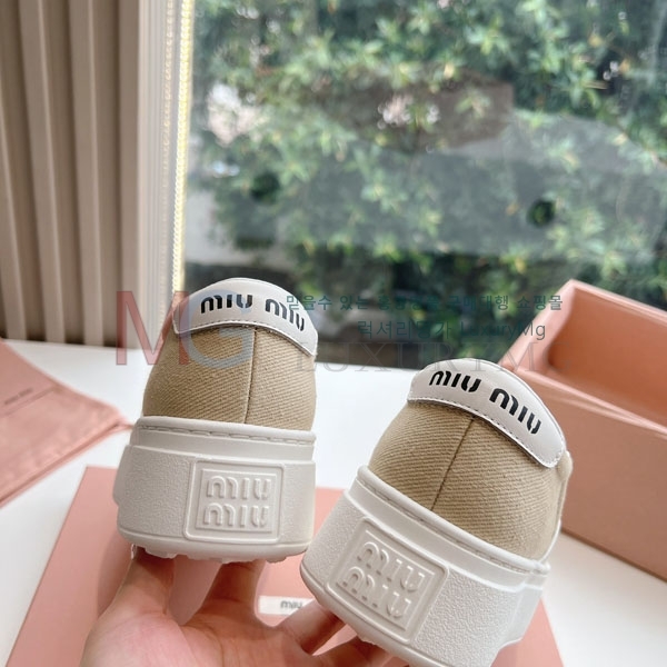  ̿̿  MIU688033