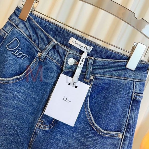   û D565638