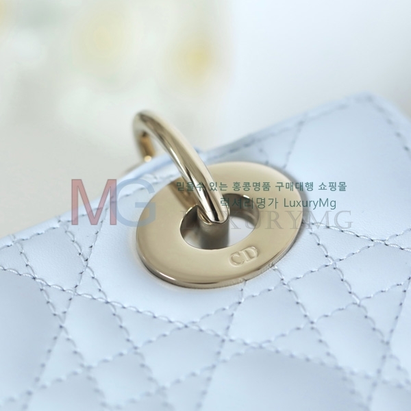   ̵ M557700-5