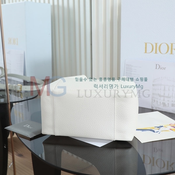  Signature  Ŷ D785000-3