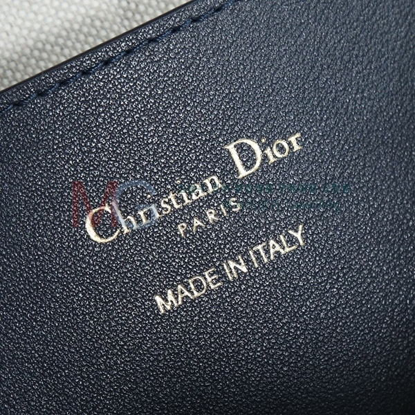  Signature  Ŷ D785000-1
