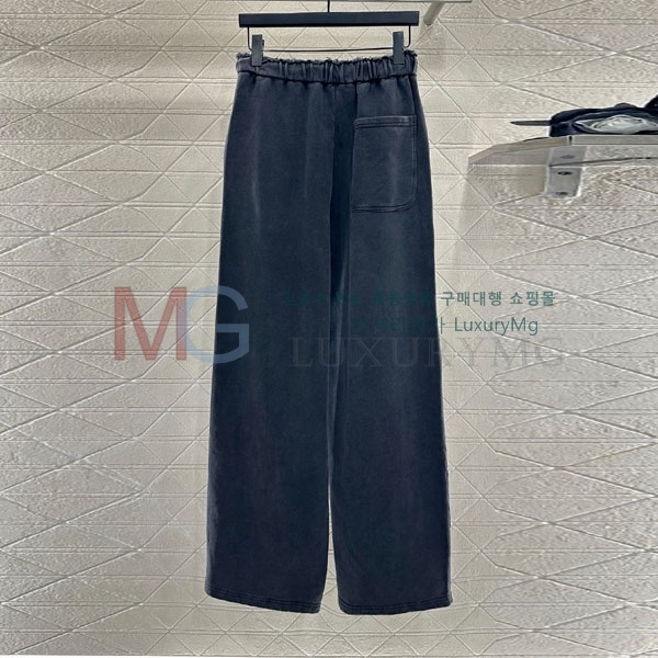  ˷  AW25539