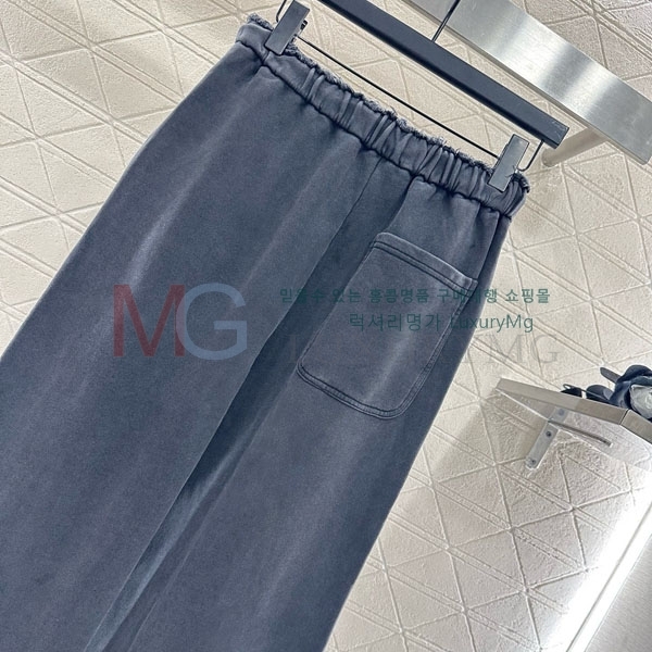  ˷  AW25539
