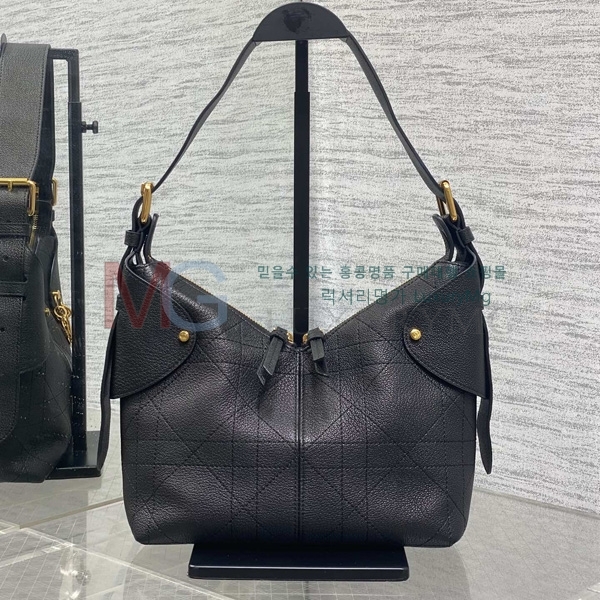  DIOR Voyage   M2845-1