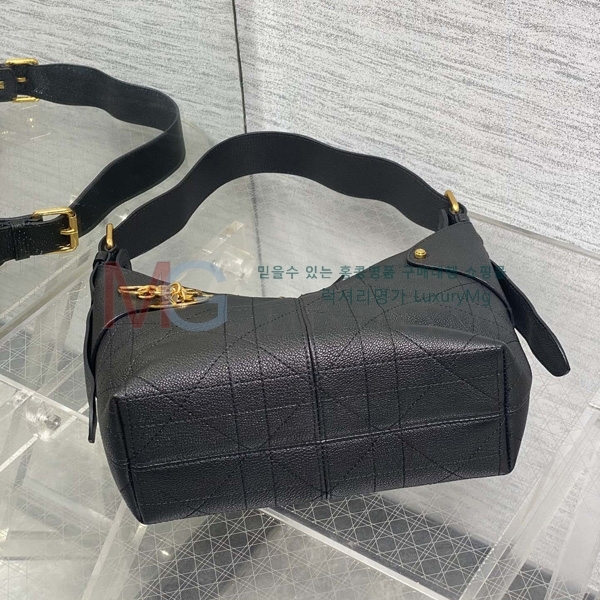  DIOR Voyage   M2845-1